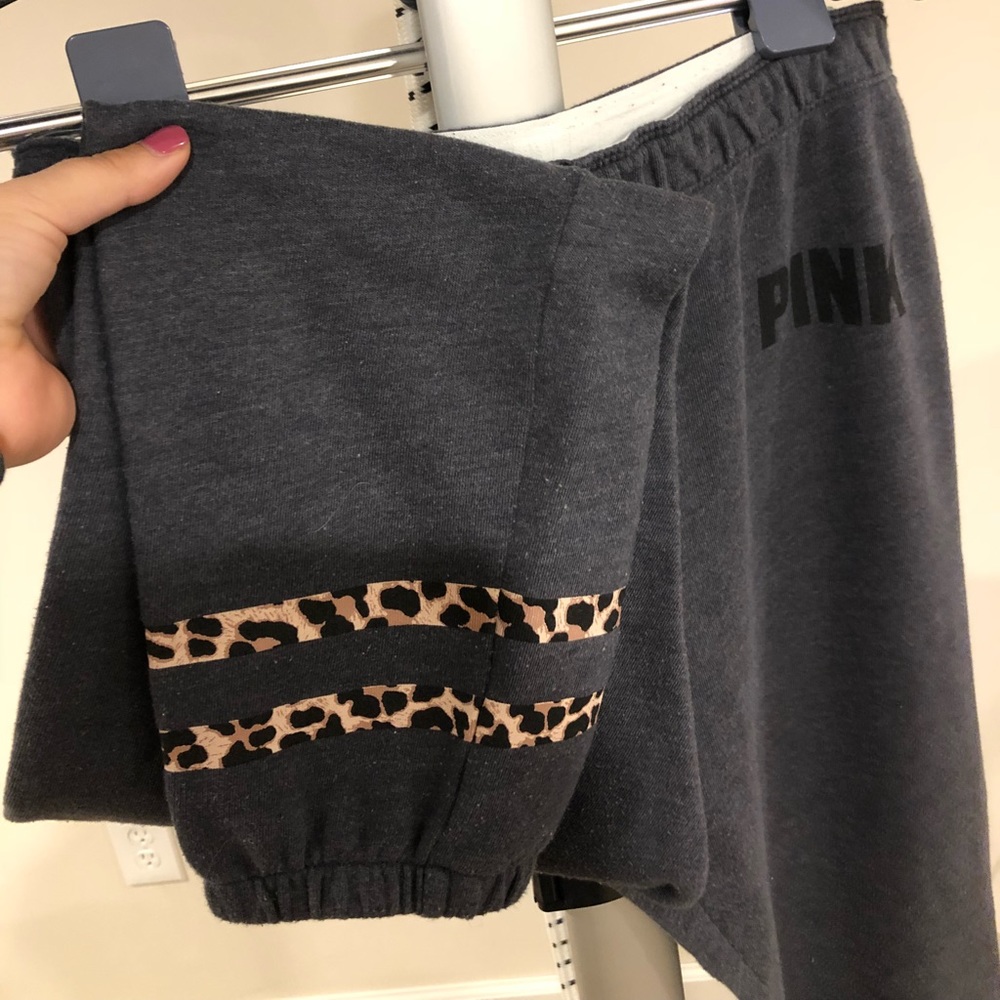 Victoria’s Secret PINK sweatpants w/leopard